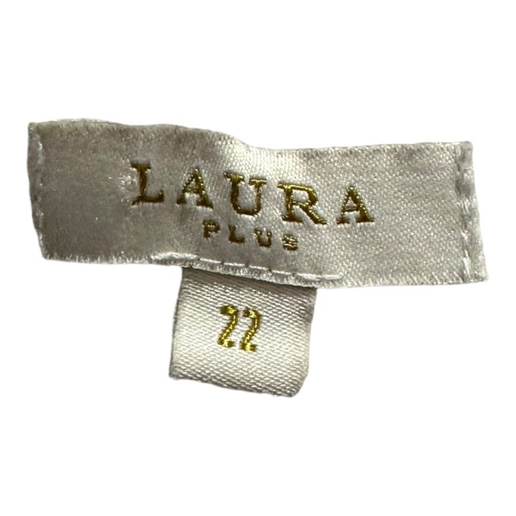 Laura Plus 22 cream neck top - Picture 4 of 11